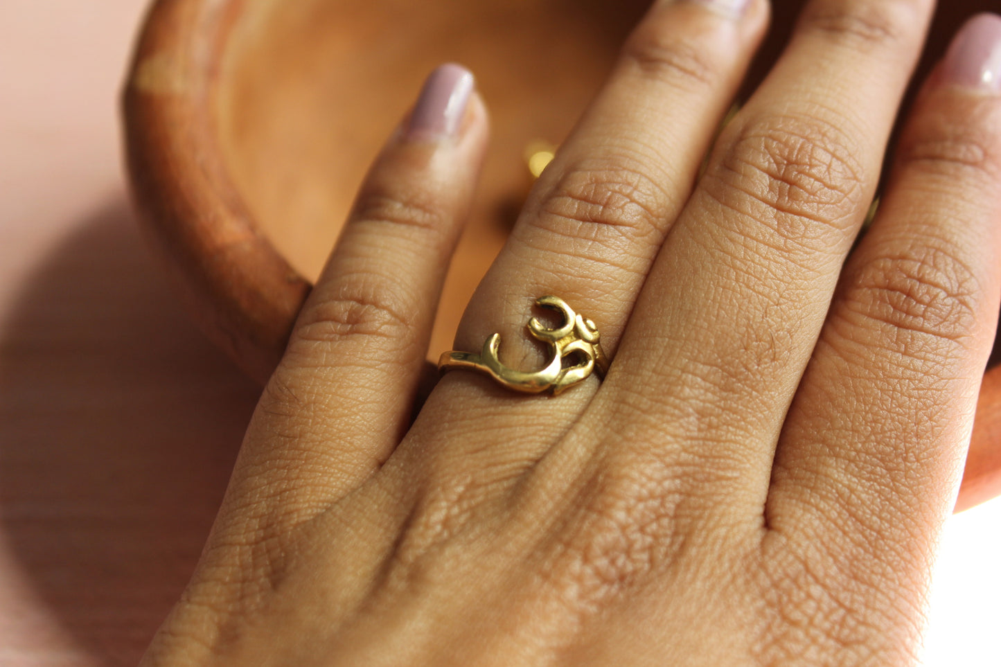 Om Ring - Nirozi